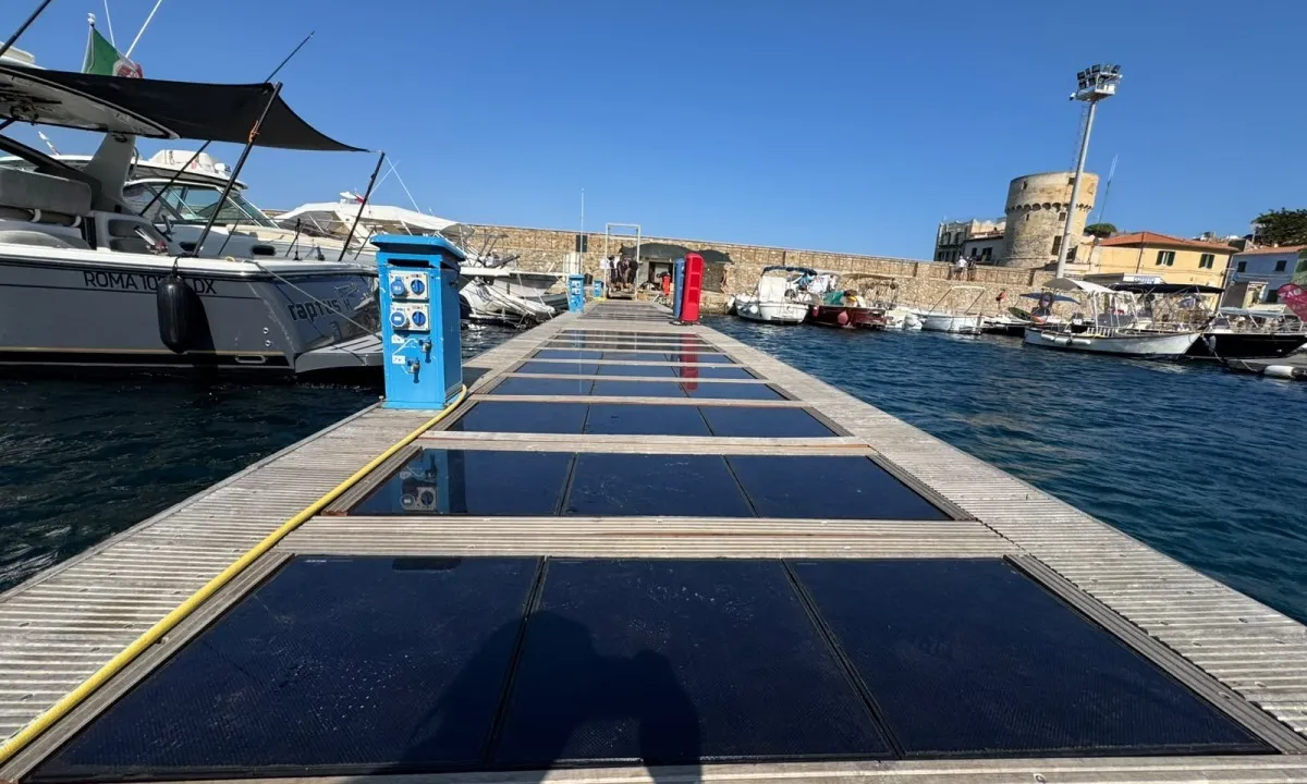 Pannello fotovoltaico calpestabile
